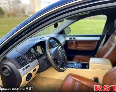 Черный Фольксваген Туарег, объемом двигателя 3 л и пробегом 357 тыс. км за 7440 $, фото 9 на Automoto.ua