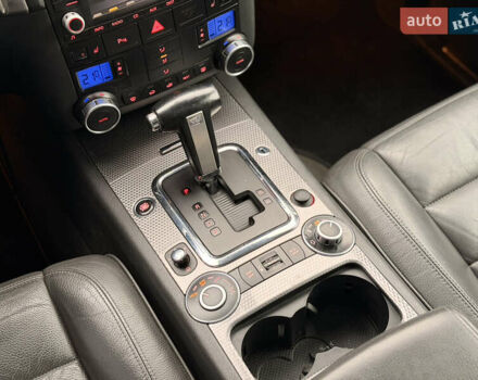 Черный Фольксваген Туарег, объемом двигателя 4.9 л и пробегом 340 тыс. км за 6900 $, фото 58 на Automoto.ua