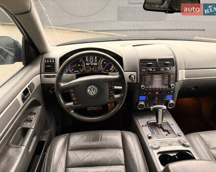 Черный Фольксваген Туарег, объемом двигателя 4.9 л и пробегом 340 тыс. км за 6900 $, фото 55 на Automoto.ua