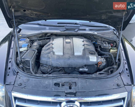 Черный Фольксваген Туарег, объемом двигателя 3 л и пробегом 340 тыс. км за 11000 $, фото 32 на Automoto.ua