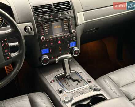 Черный Фольксваген Туарег, объемом двигателя 4.9 л и пробегом 340 тыс. км за 6900 $, фото 57 на Automoto.ua