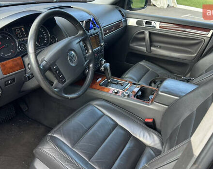 Черный Фольксваген Туарег, объемом двигателя 2.97 л и пробегом 281 тыс. км за 10500 $, фото 5 на Automoto.ua