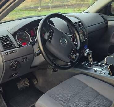 Черный Фольксваген Туарег, объемом двигателя 2.97 л и пробегом 343 тыс. км за 10000 $, фото 17 на Automoto.ua