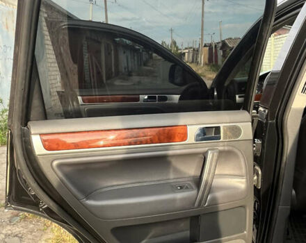 Чорний Фольксваген Туарег, об'ємом двигуна 3 л та пробігом 230 тис. км за 14000 $, фото 25 на Automoto.ua