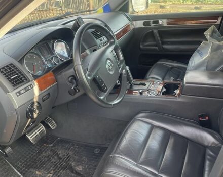 Черный Фольксваген Туарег, объемом двигателя 5 л и пробегом 300 тыс. км за 3000 $, фото 4 на Automoto.ua