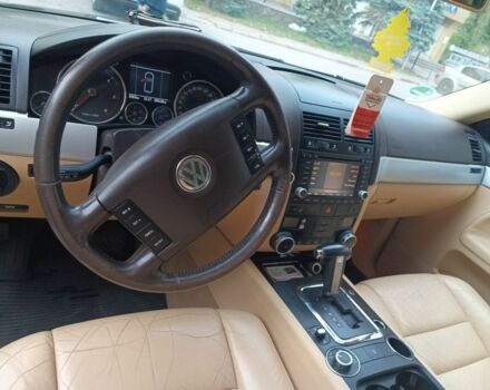 Чорний Фольксваген Туарег, об'ємом двигуна 3 л та пробігом 285 тис. км за 8500 $, фото 5 на Automoto.ua