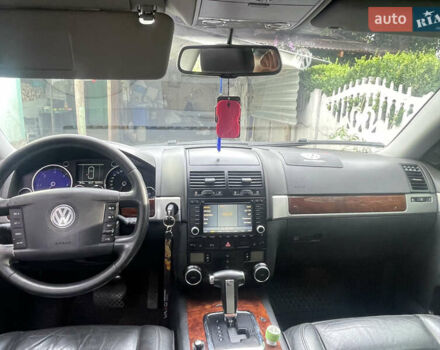 Черный Фольксваген Туарег, объемом двигателя 2.46 л и пробегом 330 тыс. км за 10500 $, фото 18 на Automoto.ua