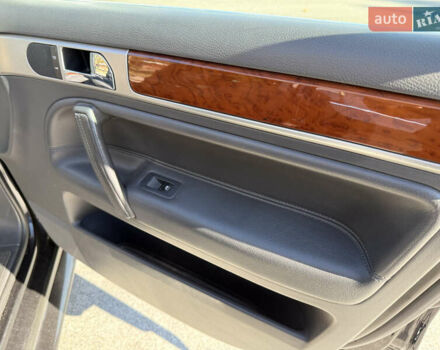 Черный Фольксваген Туарег, объемом двигателя 3 л и пробегом 340 тыс. км за 7500 $, фото 28 на Automoto.ua