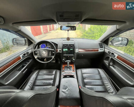 Чорний Фольксваген Туарег, об'ємом двигуна 3 л та пробігом 230 тис. км за 14000 $, фото 31 на Automoto.ua