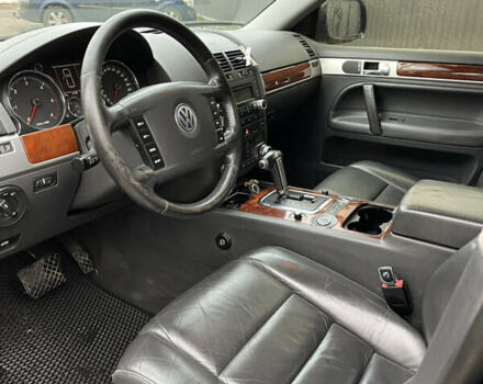 Черный Фольксваген Туарег, объемом двигателя 2.97 л и пробегом 301 тыс. км за 8950 $, фото 13 на Automoto.ua