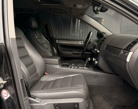 Черный Фольксваген Туарег, объемом двигателя 4.9 л и пробегом 340 тыс. км за 6900 $, фото 69 на Automoto.ua