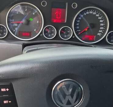 Черный Фольксваген Туарег, объемом двигателя 2.97 л и пробегом 343 тыс. км за 10000 $, фото 13 на Automoto.ua