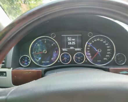 Черный Фольксваген Туарег, объемом двигателя 2.5 л и пробегом 332 тыс. км за 9500 $, фото 5 на Automoto.ua