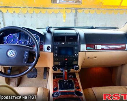 Черный Фольксваген Туарег, объемом двигателя 3.2 л и пробегом 318 тыс. км за 4950 $, фото 11 на Automoto.ua