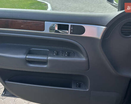 Черный Фольксваген Туарег, объемом двигателя 2.97 л и пробегом 281 тыс. км за 10500 $, фото 4 на Automoto.ua