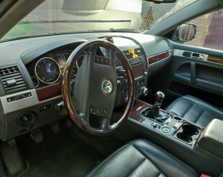 Черный Фольксваген Туарег, объемом двигателя 2.5 л и пробегом 332 тыс. км за 9500 $, фото 7 на Automoto.ua