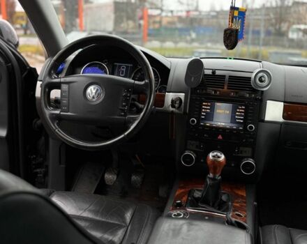 Черный Фольксваген Туарег, объемом двигателя 3 л и пробегом 420 тыс. км за 8000 $, фото 5 на Automoto.ua