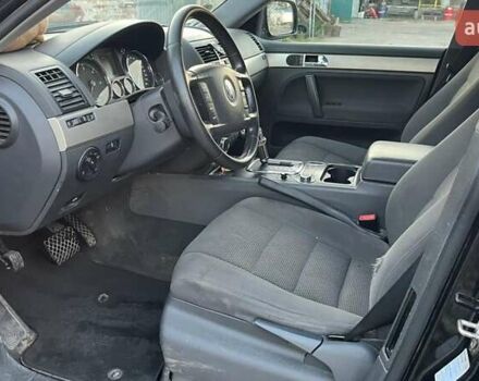 Черный Фольксваген Туарег, объемом двигателя 3 л и пробегом 260 тыс. км за 6000 $, фото 4 на Automoto.ua