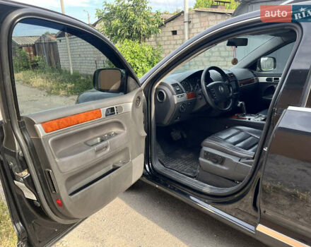 Чорний Фольксваген Туарег, об'ємом двигуна 3 л та пробігом 230 тис. км за 14000 $, фото 20 на Automoto.ua