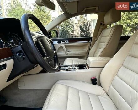 Черный Фольксваген Туарег, объемом двигателя 3.2 л и пробегом 165 тыс. км за 9999 $, фото 17 на Automoto.ua