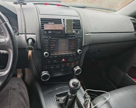 Черный Фольксваген Туарег, объемом двигателя 3 л и пробегом 400 тыс. км за 7200 $, фото 7 на Automoto.ua