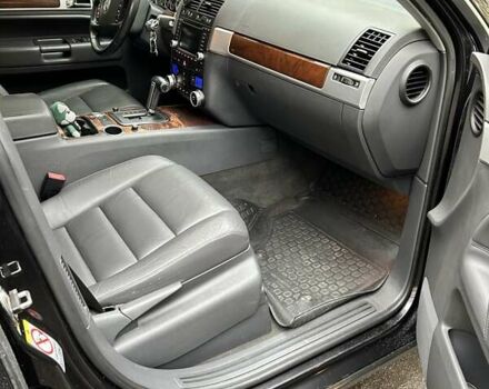 Черный Фольксваген Туарег, объемом двигателя 3 л и пробегом 330 тыс. км за 6800 $, фото 4 на Automoto.ua