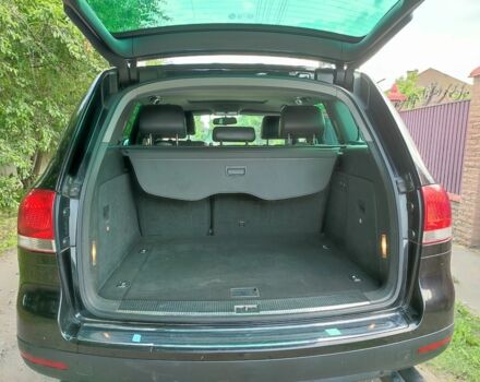 Черный Фольксваген Туарег, объемом двигателя 2.5 л и пробегом 332 тыс. км за 9500 $, фото 4 на Automoto.ua