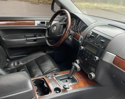 Чорний Фольксваген Туарег, об'ємом двигуна 2.5 л та пробігом 351 тис. км за 10000 $, фото 7 на Automoto.ua