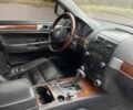 Чорний Фольксваген Туарег, об'ємом двигуна 2.5 л та пробігом 351 тис. км за 10000 $, фото 7 на Automoto.ua