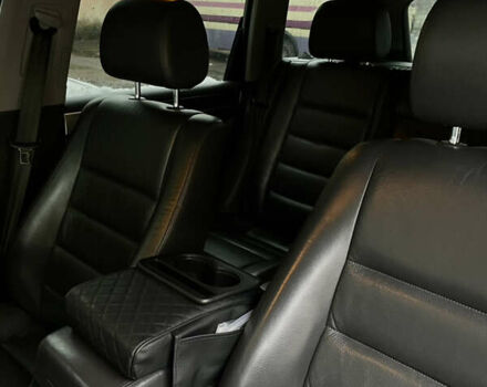 Черный Фольксваген Туарег, объемом двигателя 2.46 л и пробегом 244 тыс. км за 9600 $, фото 7 на Automoto.ua