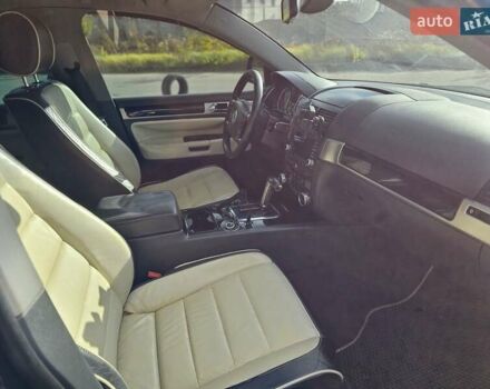 Черный Фольксваген Туарег, объемом двигателя 4.2 л и пробегом 356 тыс. км за 11000 $, фото 1 на Automoto.ua