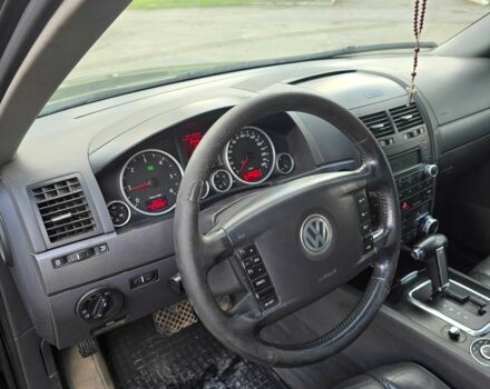 Черный Фольксваген Туарег, объемом двигателя 2.5 л и пробегом 352 тыс. км за 7500 $, фото 17 на Automoto.ua