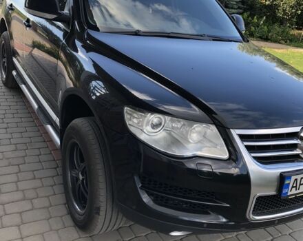 Черный Фольксваген Туарег, объемом двигателя 2.5 л и пробегом 370 тыс. км за 8000 $, фото 2 на Automoto.ua