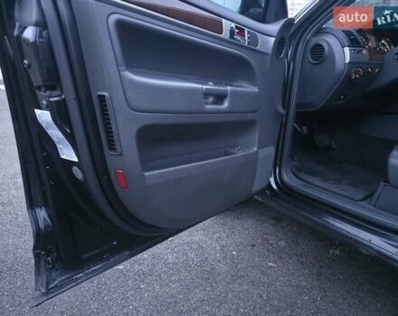 Черный Фольксваген Туарег, объемом двигателя 2.97 л и пробегом 238 тыс. км за 12600 $, фото 23 на Automoto.ua