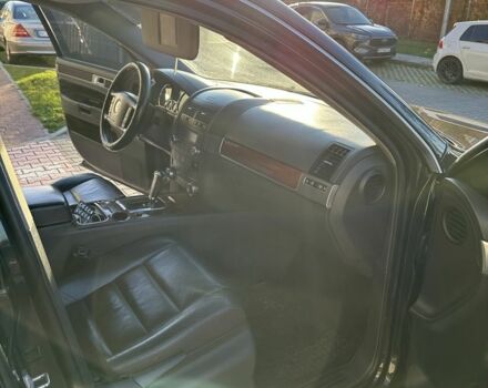 Чорний Фольксваген Туарег, об'ємом двигуна 3 л та пробігом 375 тис. км за 10500 $, фото 5 на Automoto.ua