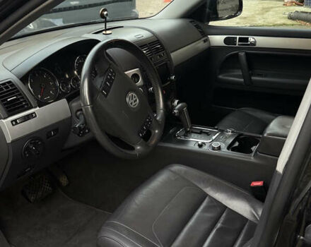 Черный Фольксваген Туарег, объемом двигателя 3 л и пробегом 351 тыс. км за 13500 $, фото 21 на Automoto.ua