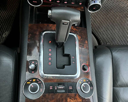 Черный Фольксваген Туарег, объемом двигателя 3 л и пробегом 230 тыс. км за 10200 $, фото 27 на Automoto.ua