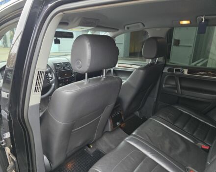 Чорний Фольксваген Туарег, об'ємом двигуна 3 л та пробігом 217 тис. км за 9000 $, фото 12 на Automoto.ua