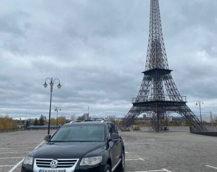 Чорний Фольксваген Туарег, об'ємом двигуна 3 л та пробігом 207 тис. км за 12000 $, фото 2 на Automoto.ua