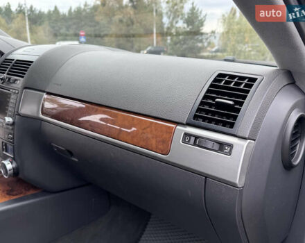 Черный Фольксваген Туарег, объемом двигателя 2.97 л и пробегом 294 тыс. км за 10508 $, фото 22 на Automoto.ua