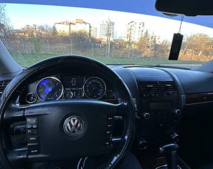 Чорний Фольксваген Туарег, об'ємом двигуна 3 л та пробігом 380 тис. км за 10500 $, фото 7 на Automoto.ua
