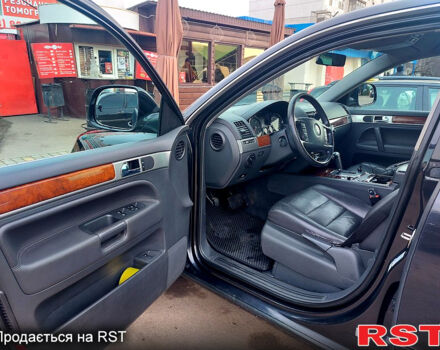 Чорний Фольксваген Туарег, об'ємом двигуна 3 л та пробігом 404 тис. км за 9500 $, фото 6 на Automoto.ua