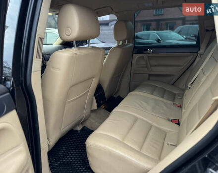 Черный Фольксваген Туарег, объемом двигателя 3 л и пробегом 333 тыс. км за 9950 $, фото 14 на Automoto.ua