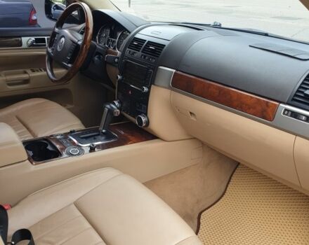 Чорний Фольксваген Туарег, об'ємом двигуна 3 л та пробігом 205 тис. км за 12000 $, фото 15 на Automoto.ua