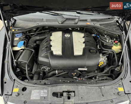 Черный Фольксваген Туарег, объемом двигателя 3 л и пробегом 333 тыс. км за 9950 $, фото 32 на Automoto.ua