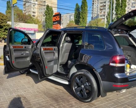 Черный Фольксваген Туарег, объемом двигателя 3 л и пробегом 270 тыс. км за 9500 $, фото 7 на Automoto.ua