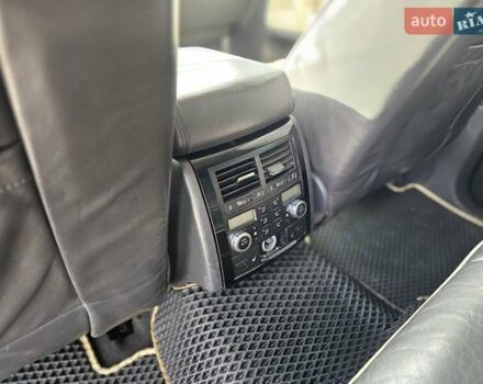 Черный Фольксваген Туарег, объемом двигателя 4.2 л и пробегом 356 тыс. км за 11000 $, фото 10 на Automoto.ua