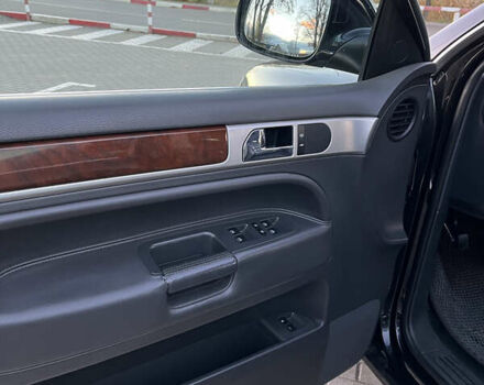 Черный Фольксваген Туарег, объемом двигателя 3 л и пробегом 230 тыс. км за 10200 $, фото 7 на Automoto.ua