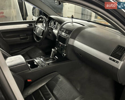 Черный Фольксваген Туарег, объемом двигателя 3 л и пробегом 351 тыс. км за 13500 $, фото 7 на Automoto.ua