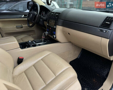 Черный Фольксваген Туарег, объемом двигателя 3 л и пробегом 333 тыс. км за 9950 $, фото 27 на Automoto.ua